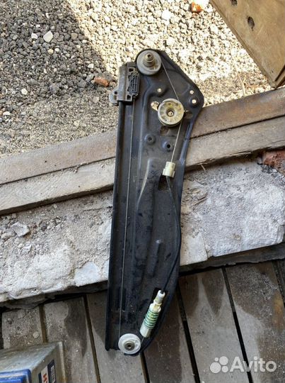 Стеклоподъемник задний левый BMW 7' E65 E66