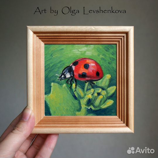 Картина маслом Божья коровка 10х10см. В наличии