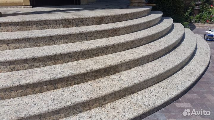 Крыльцо из гранита, монтаж гранита, укладка гранит