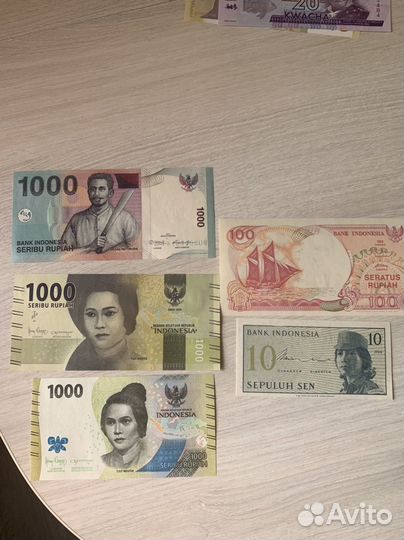 Набор из 50 купюр разных стран