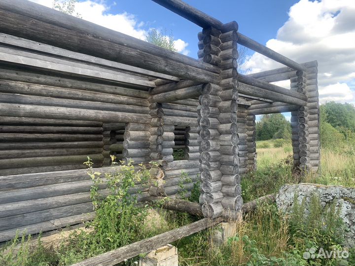 Сруб дома из бревна под разбор