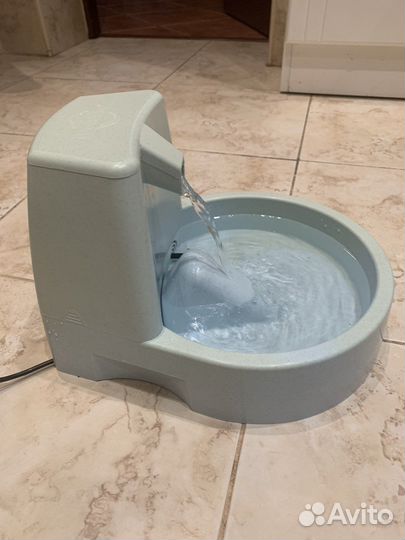 Автоматическая поилка, ручеёк для собак и кошек