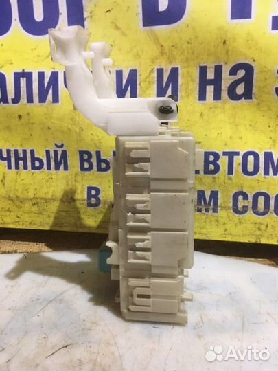 Блок предохранителей Toyota Yaris