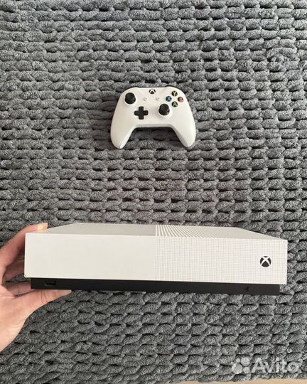 Xbox One s 1tb с играми