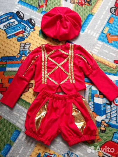 Костюмы разных персонажей