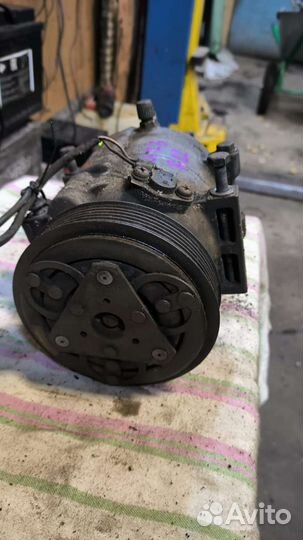 Компрессор кондиционера Audi 100c4 4A0260805C