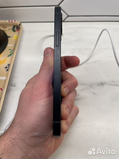 iPhone 12, 64 ГБ