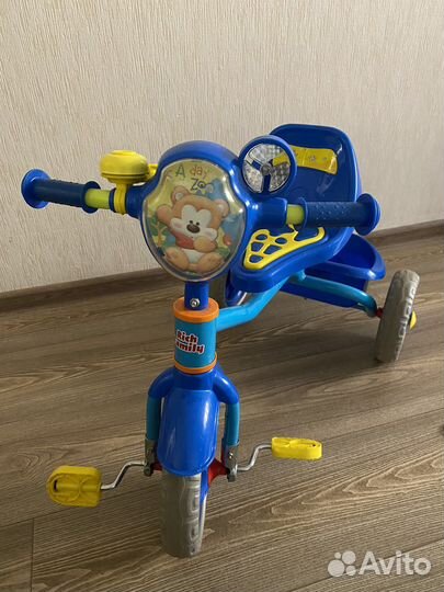 Трехколесный велосипед с ручкой