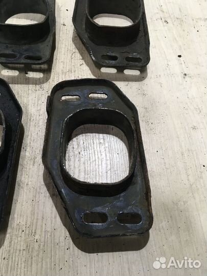 Кронштейн передний Ауди А6 С5