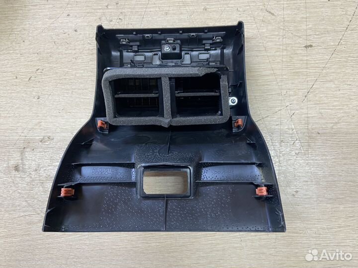 Накладка консоли задняя Toyota Camry 75