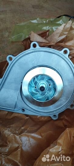 Водяная помпа Mercedes Actros