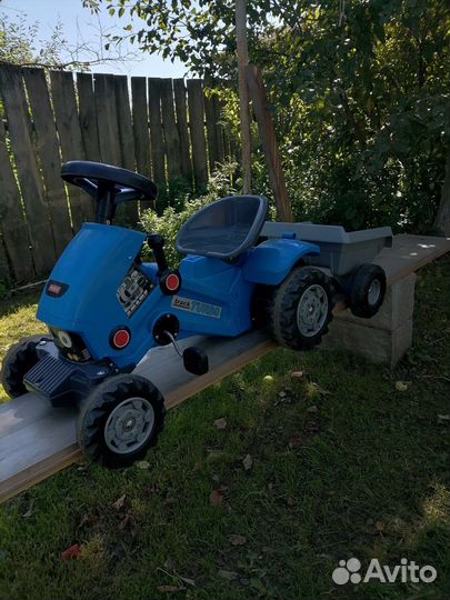 Детский трактор с педалями