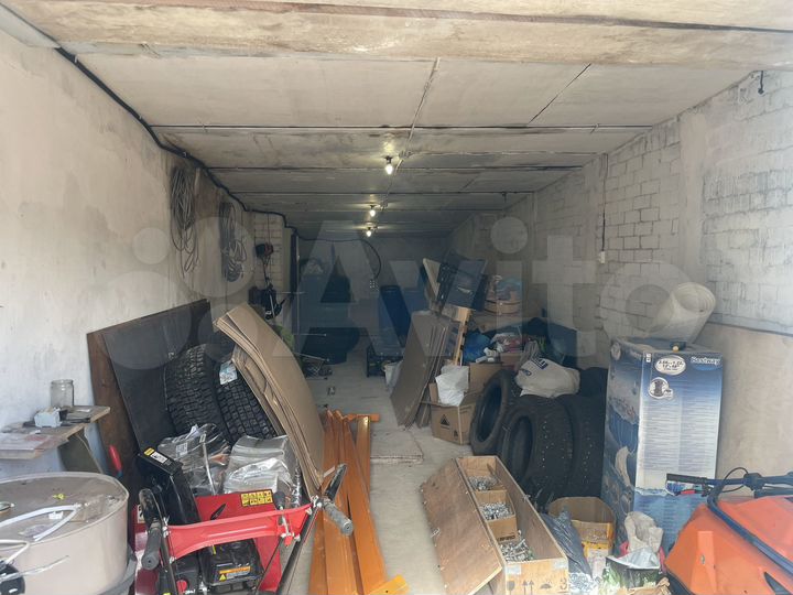 Гараж, > 30 м²