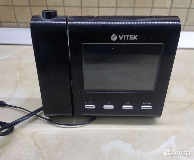 Радиочасы Vitek 3504 с проекцией