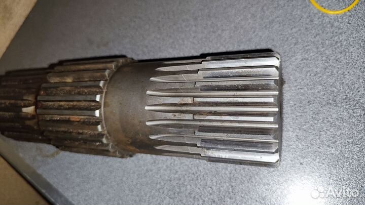 Вал выходной на передний мост ркпп ZQC2000-57K Sha