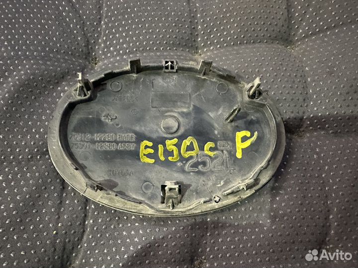 Эмблема решетки Toyota Corolla E150