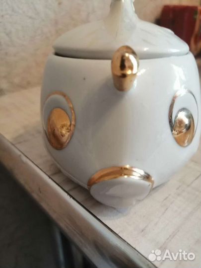 Фарфоровая статуэтка 