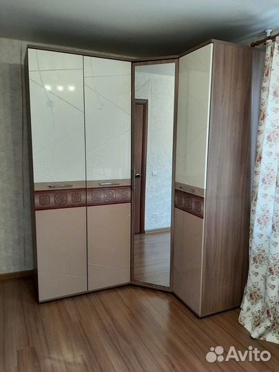 Продам комплект мебели шкаф, комод, тумба