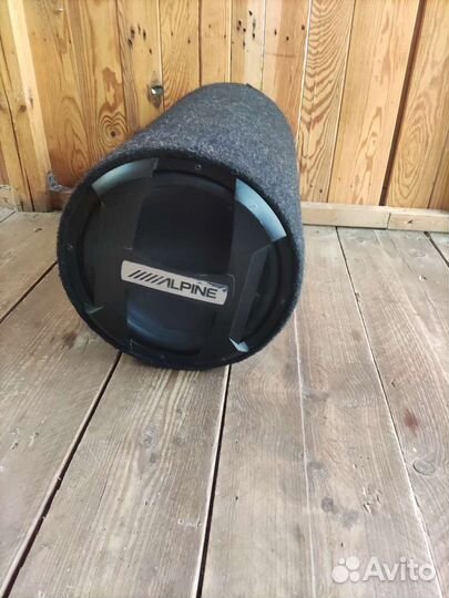 Сабвуфер и усилитель в автомобиль