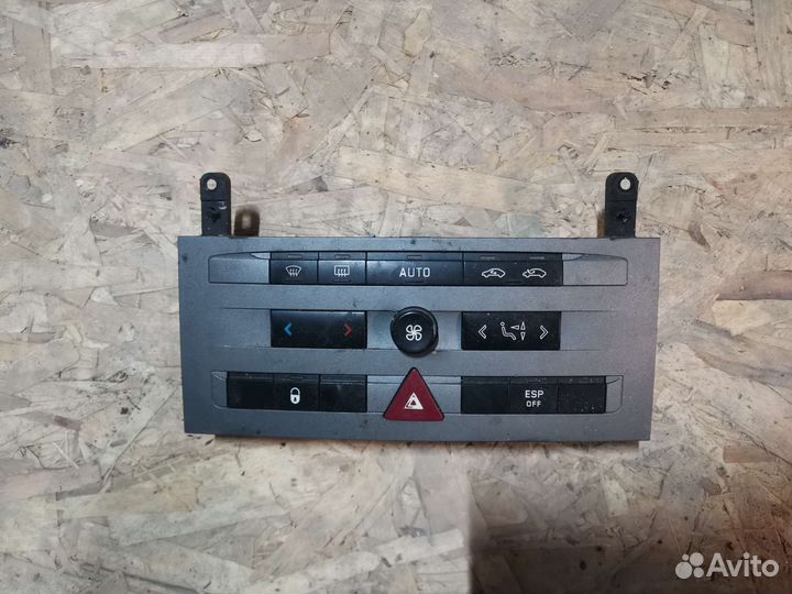 В разборе Peugeot 407 2006 года