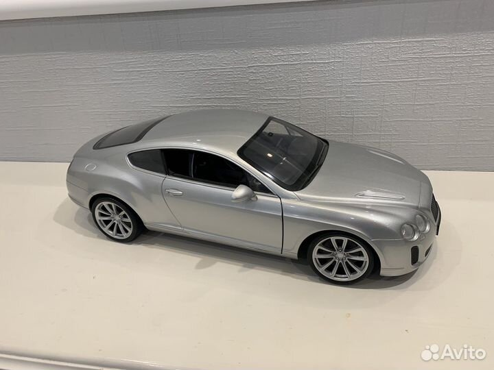 Машина игрушечная, пластиковая. 1:12