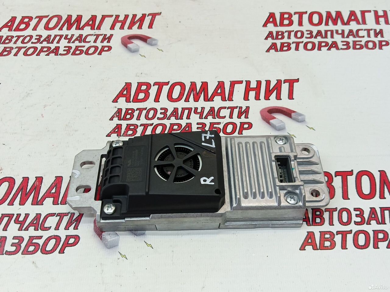 Зарядка беспроводная правая Lixiang L7 ultra