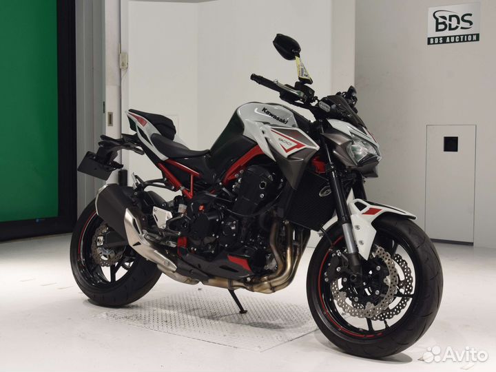 Kawasaki Z900 (2022) (1752 км)