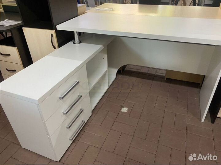 Компьютерный стол Алькор