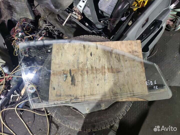 Переднее правое стекло Kia Rio 1 рест