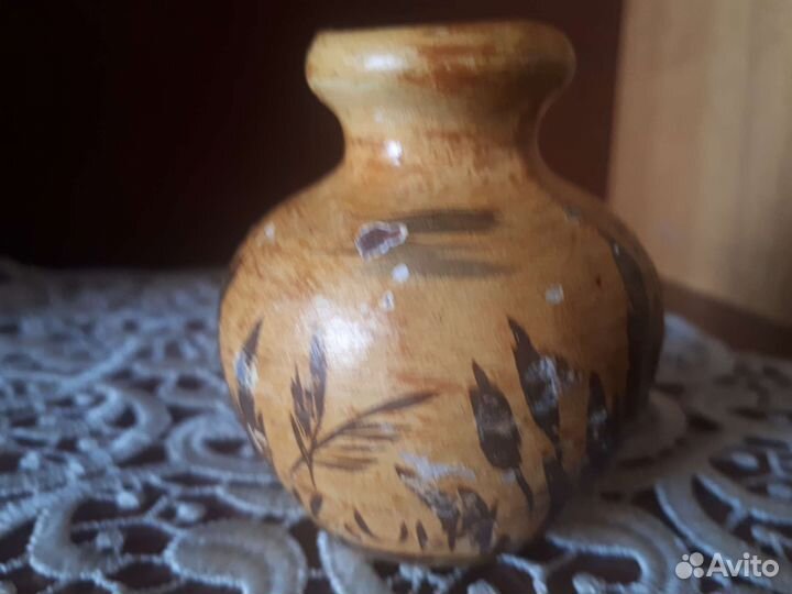Старинная глиняная вазочка