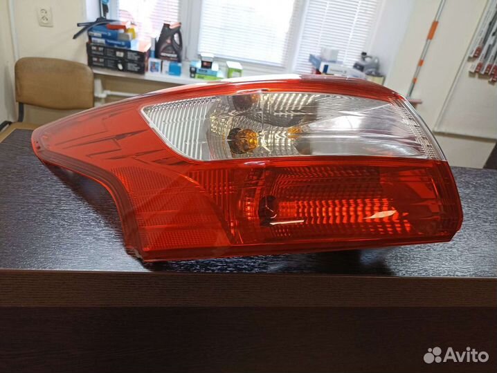 Задний левый внешний фонарь Ford Focus 3 седан