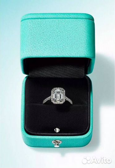 Золотое кольцо с бриллиантом CVD кушон 2 карата