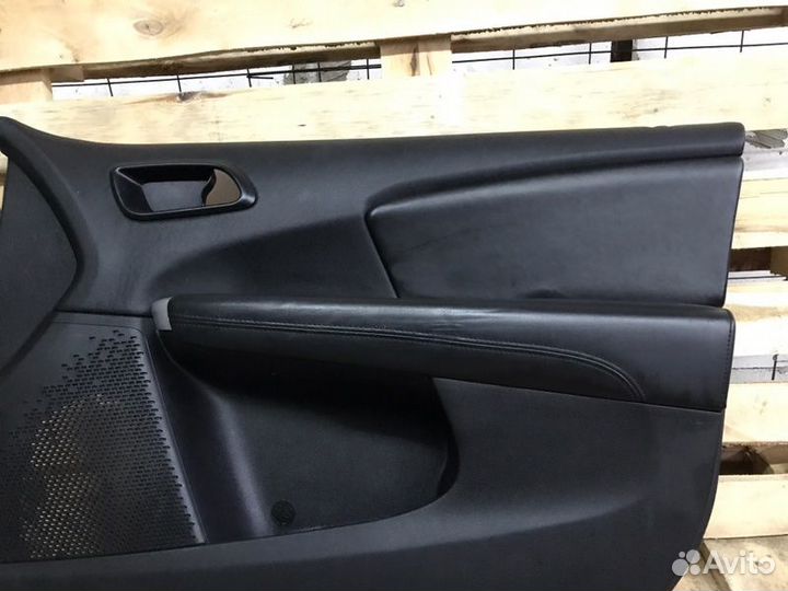Обшивка двери передней правой Dodge Journey 2013