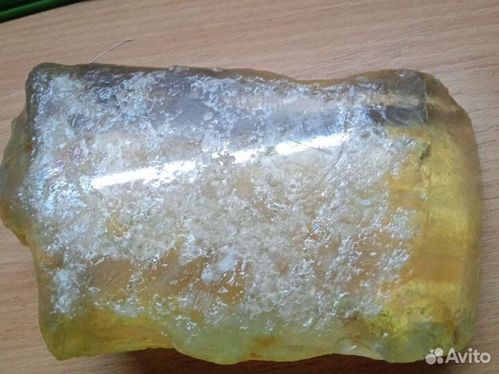 Стеклянный камень-кирпич