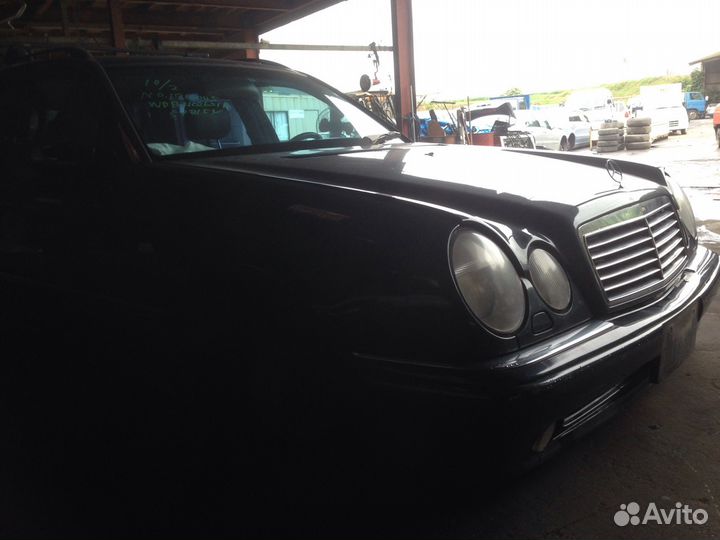 Ступица передняя левая в сборе Mercedes W210 E320