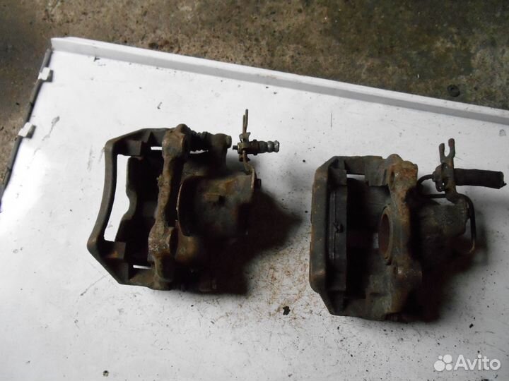 Передний правый суппорт Volkswagen Passat B5