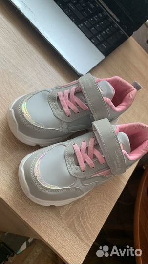 Продам кроссовки