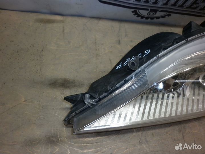 Фара левая Toyota Sienna 3 (2010 - 2020)
