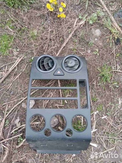 Рамка в торпедо Ford Fusion 2005