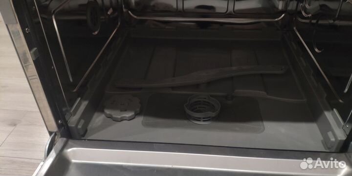 Компактная посудомоечная машина Midea mcfd55200s