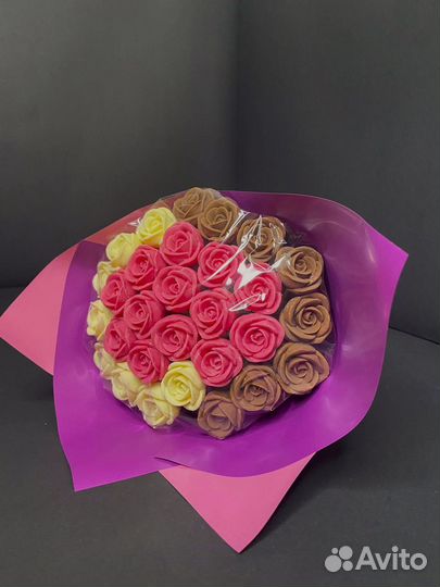 Букет - 29 Роз из Белого и Молочного Шоколада