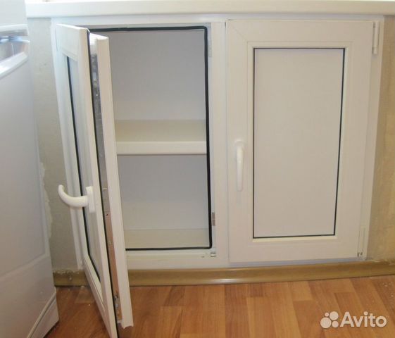 Холодильник под окном