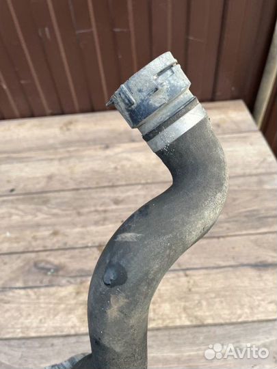 Патрубок охлаждения двигателя Mercedes-Benz S220