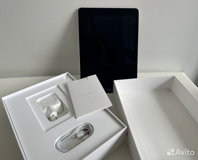 iPad Pro 9,7' 32 GB с родным чехлом-клавиатурой