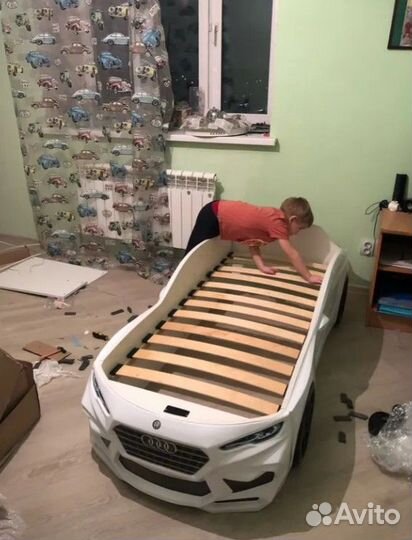 Кровать машина с фарами