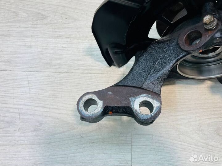 Кулак поворотный передний правый Toyota Camry 40