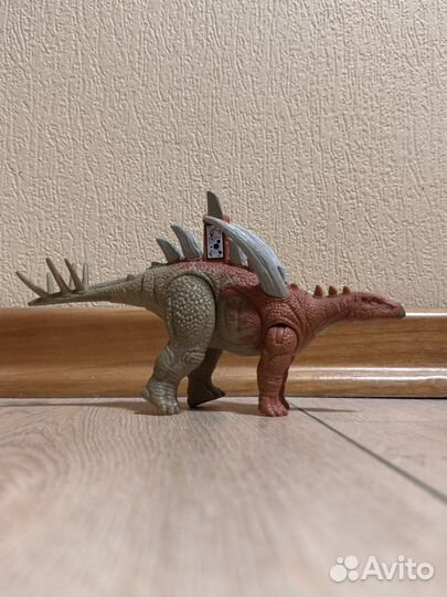 Игрушечный динозавр (дриптозавр и спинозавр)