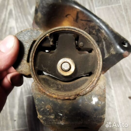 Подушка МКПП Nissan 1122050Y00