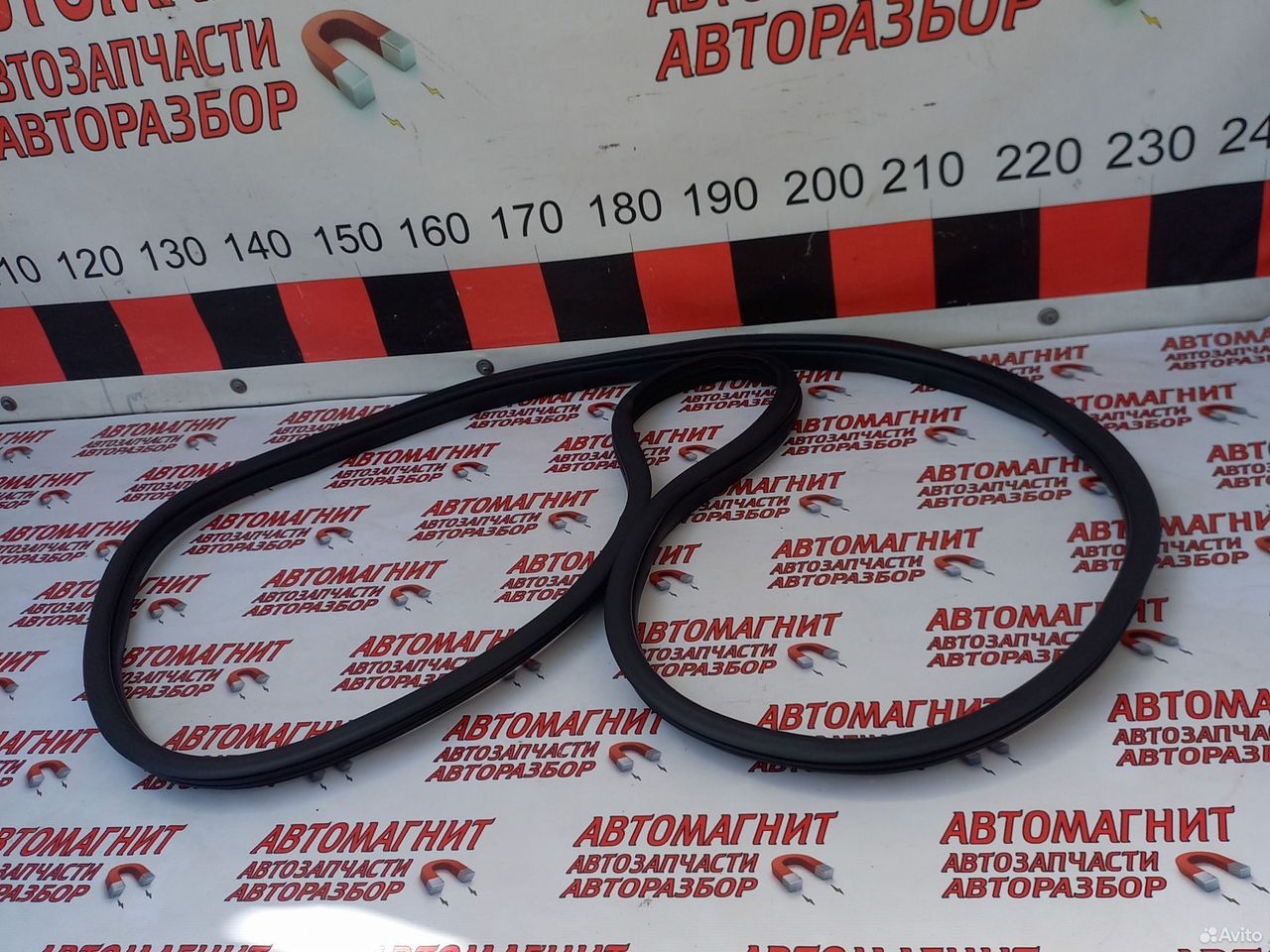 Уплотнитель двери задней левой Хендай Санта Фе 4