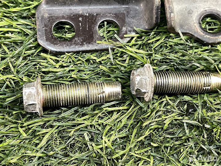 Крепление рулевой рейки Nissan Wingroad/Ad Van